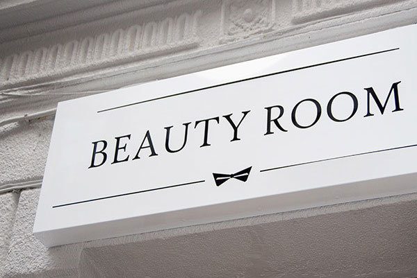 Beauty room cover